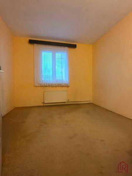 spálňa 3,47 x 3,2m