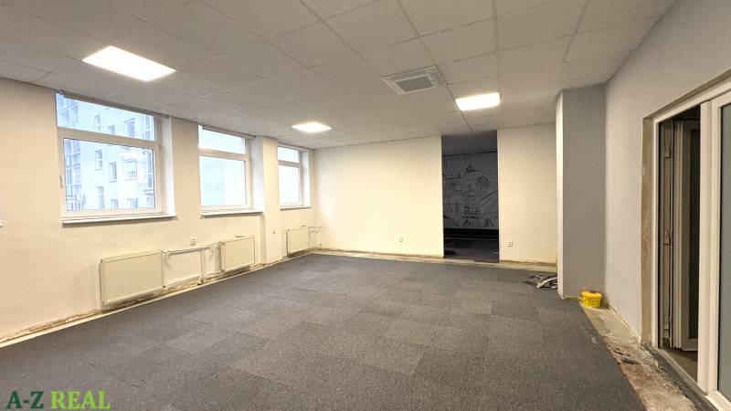 Offices with carpet flooring and large windows ready in Bratislava, Trnavská cesta.