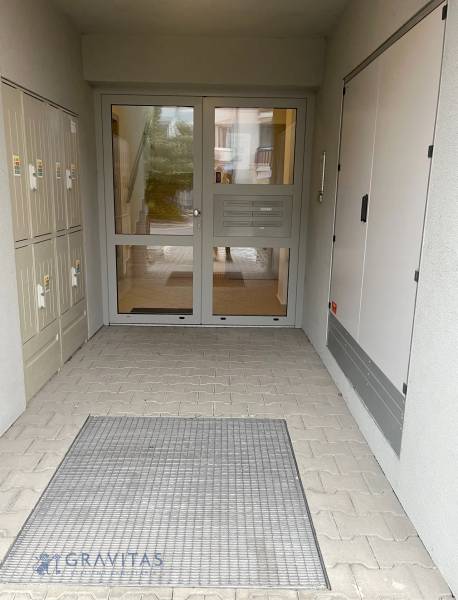 Entrance to the apartment building on Školská Street in Chorvátsky Grob, with lockable mailboxes.