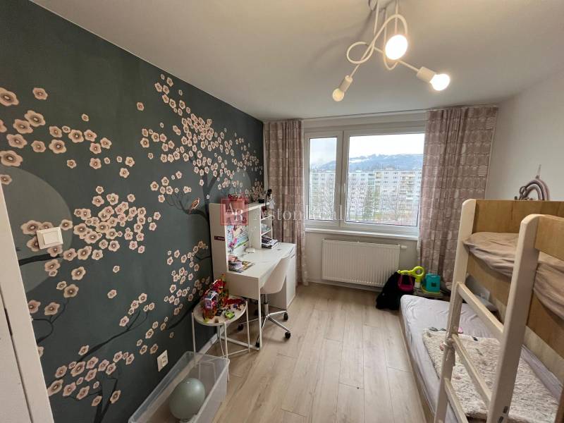 Children's room with a wall motif of flowers, a desk, and a bunk bed in a 4-room apartment.