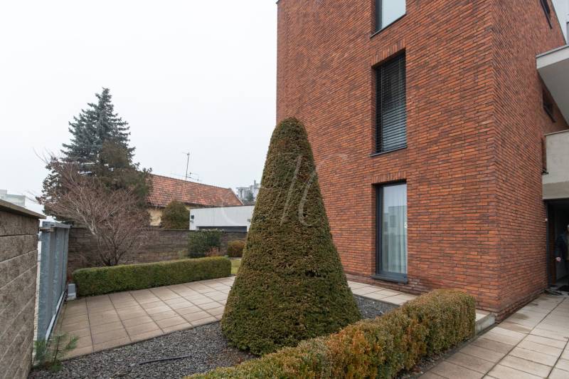 Brick house on Bárdošova Street in Bratislava - Kramáre with a garden and a paved walkway.
