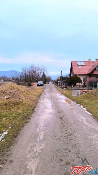 Local road on Mierová Street in Krásnohorské Podhradie with the possibility of building for residential purposes.