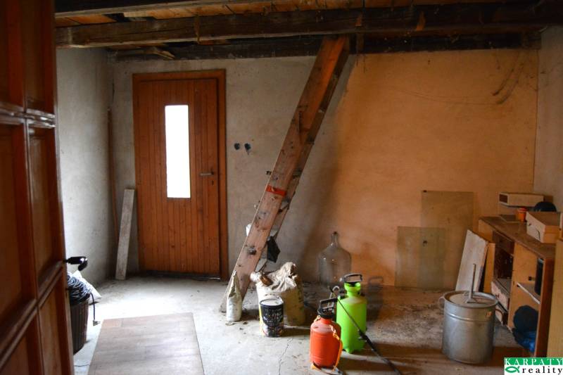 Interior of a family house with improvised elements and garden sprinklers.