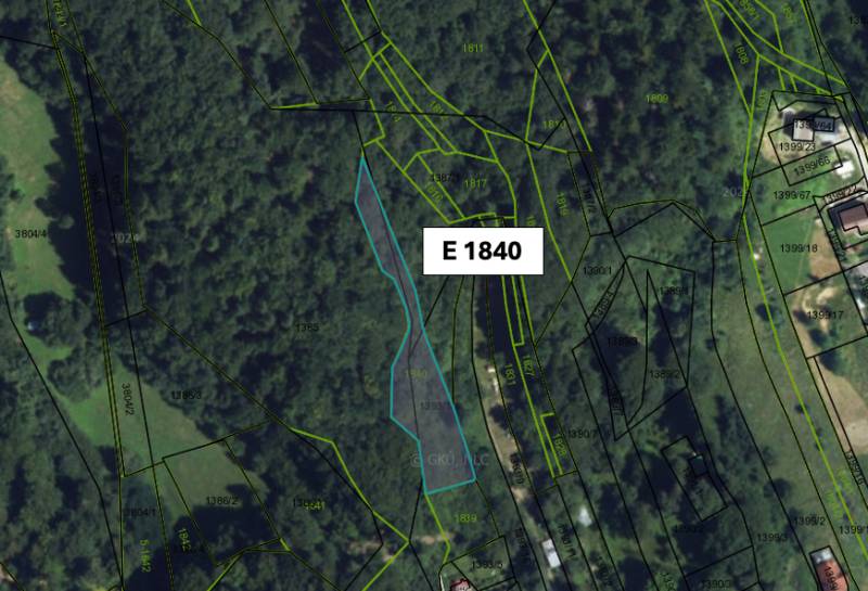Aerial view of agricultural and forest land in Malachovo with displayed parcels.