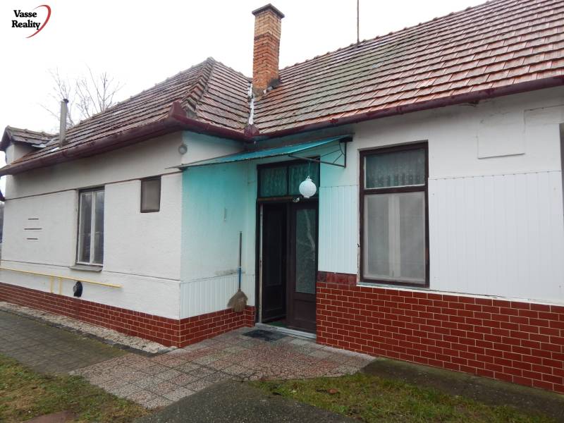 A family house in Kravany nad Dunajom with a brick roof and a paved entrance.
