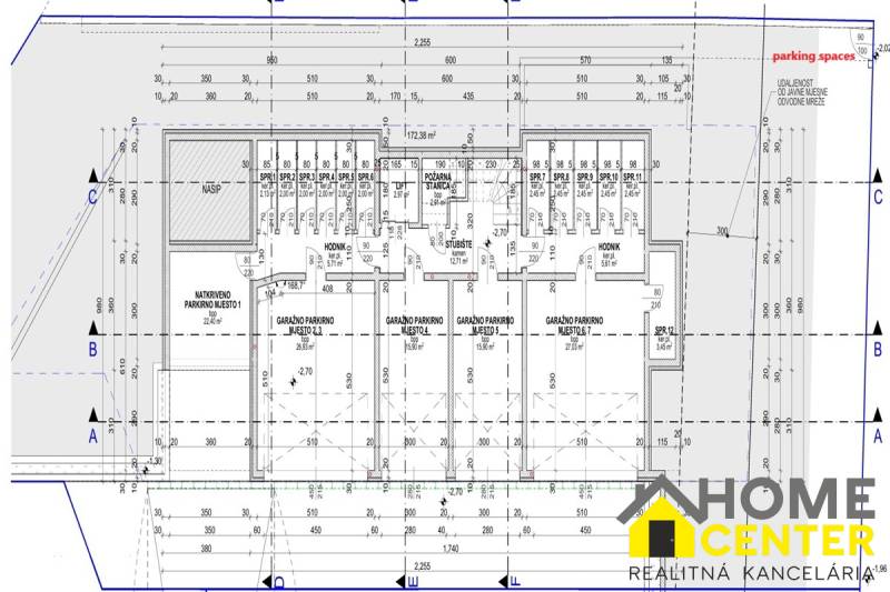 Floor plan of a recreational apartment with parking spaces and utility rooms.