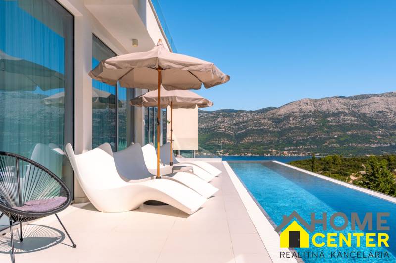 Villa in the town of Korčula with a pool, sunbeds, and mountain views.