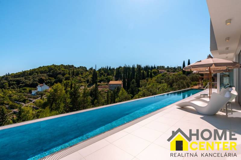 A pool at a villa in the town of Korčula with a view of the surrounding nature.