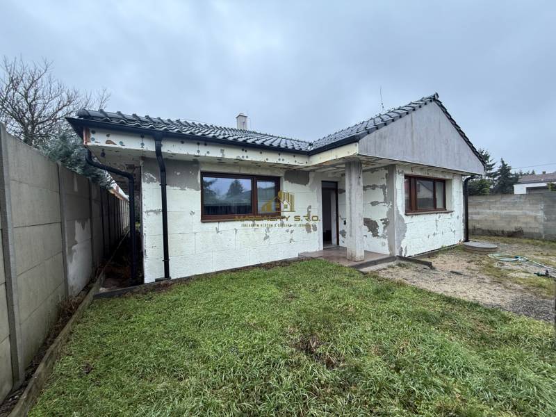 A family house in Záhorská Ves on Pri prvej kaplnke street with an unfinished facade.