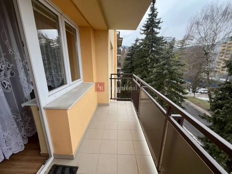 The balcony of a 3-room apartment on Golianova Street in Banská Bystrica with a view of greenery.