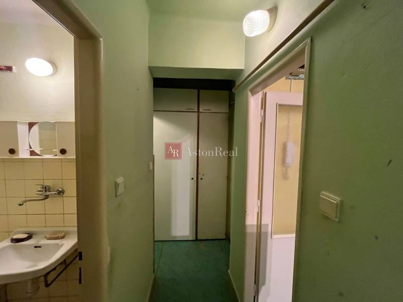 Hallway with doors and a sink in a 3-room apartment.