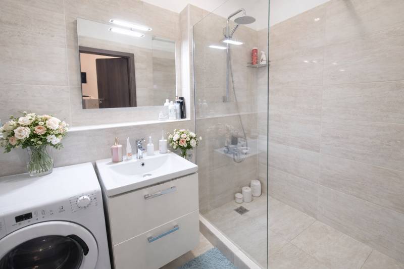 Bathroom in a 2-room apartment with a modern shower and a designer washbasin cabinet.