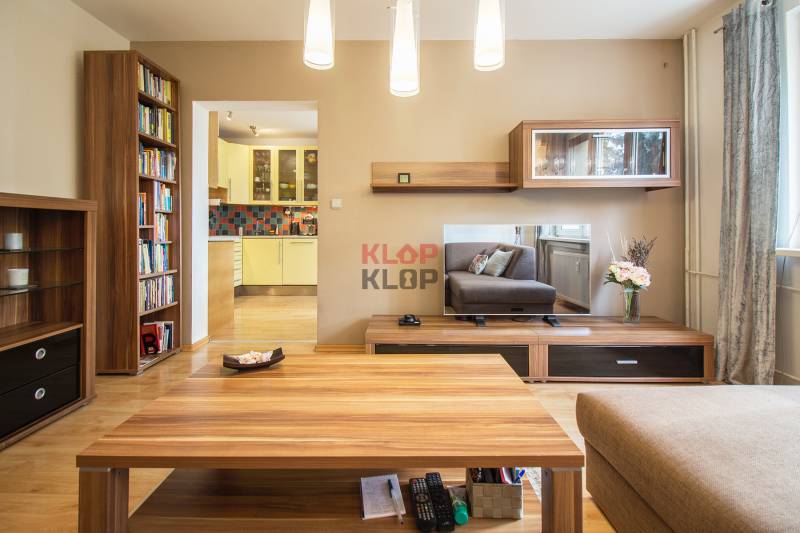 Pozrite si PRÍJEMNÝ 2i byt so ZARIADENÍM, LODŽIOU a KLIMATIZÁCIOU