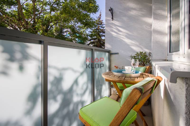 Pozrite si PRÍJEMNÝ 2i byt so ZARIADENÍM, LODŽIOU a KLIMATIZÁCIOU