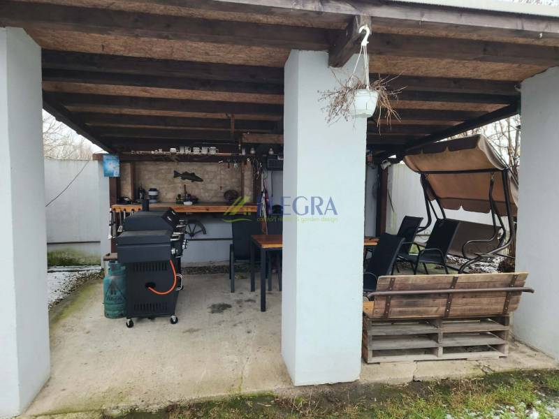 A family house in Tornyosnémeti with a covered terrace, grill, swing bench, and dining area.