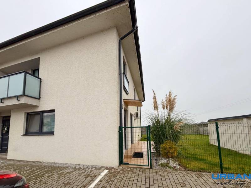 Exterior of a 3-room apartment on Kráľovianky Street in the town of Kráľovianky, with plants and a lawn at the entrance.