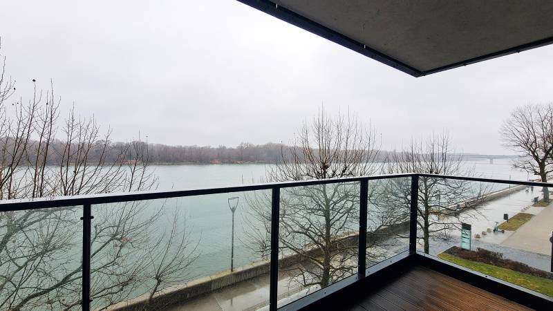A view of the Danube from a 3-room apartment on Dvořákovo nábrežie in Bratislava.