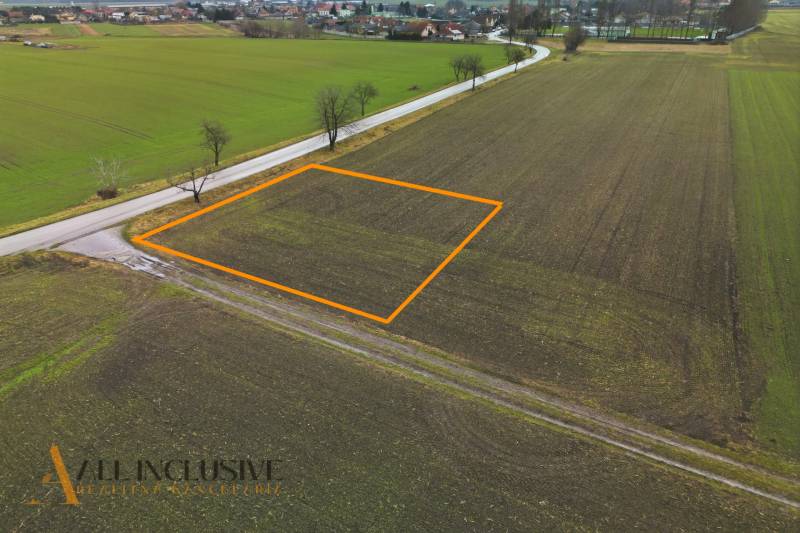 Plots - housing in Šipošovské Kračany in Kostolné Kračany, surrounded by fields and a road.