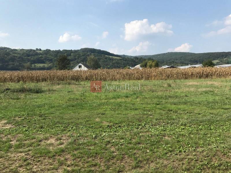 Plots - housing on Poľnohospodárska Street in Trenčín with a view of the surrounding landscape.