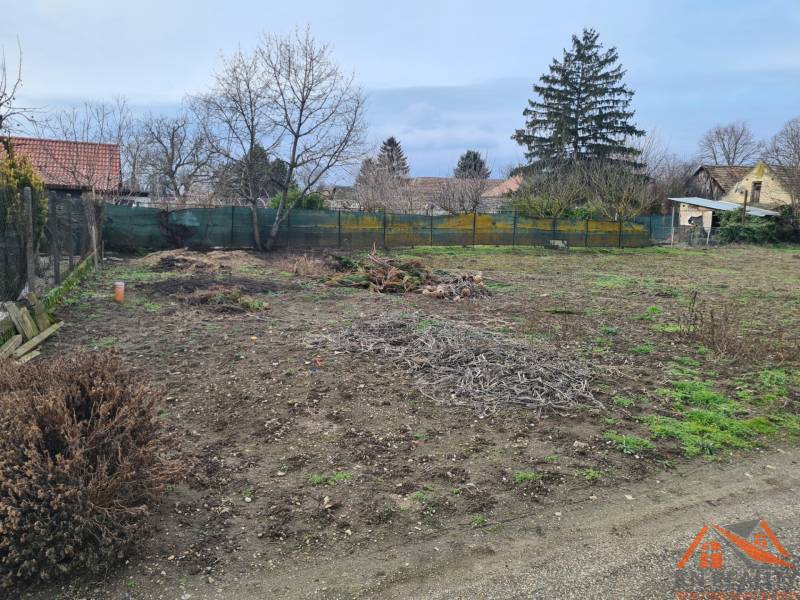 Plots - residential in the village of Svätý Peter with grassy and overgrown areas.