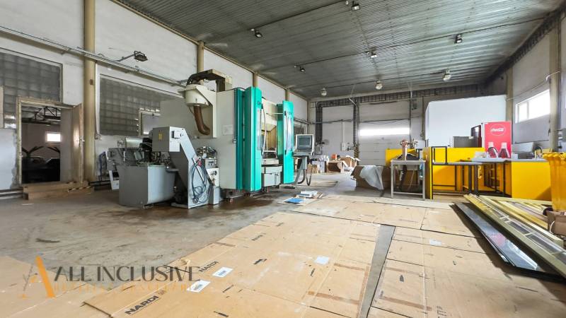 Commercial premises with industrial equipment and storage space in the Pod kalváriou area.