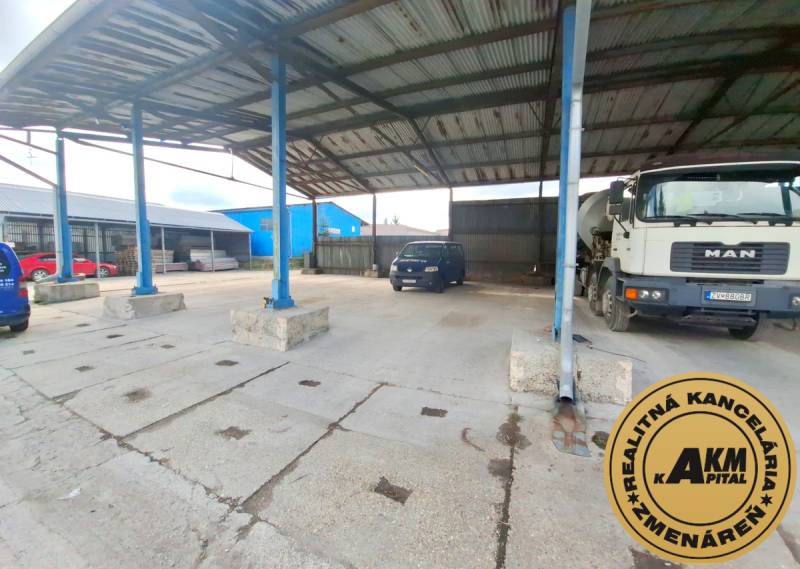 Garages on Lieskovská Road in Zvolen with concrete surfaces and parked vehicles.