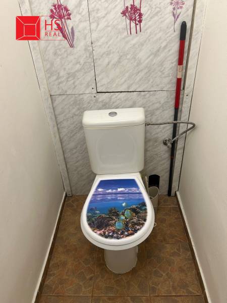 A bathroom with a marine theme and decorative floral pattern, 3-room apartment.