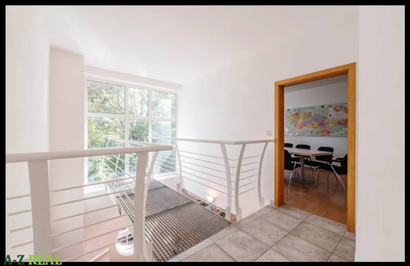 Hallway with windows and a table with chairs in a family house.