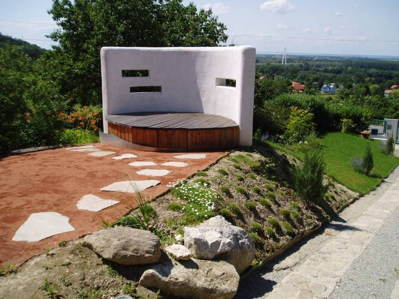 A stone path leads to the gazebo in the garden of a family house in Hainburg an der Donau.