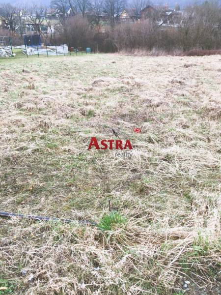 A plot in the Sokolské exteriors, suitable for living, surrounded by nature and nearby houses.