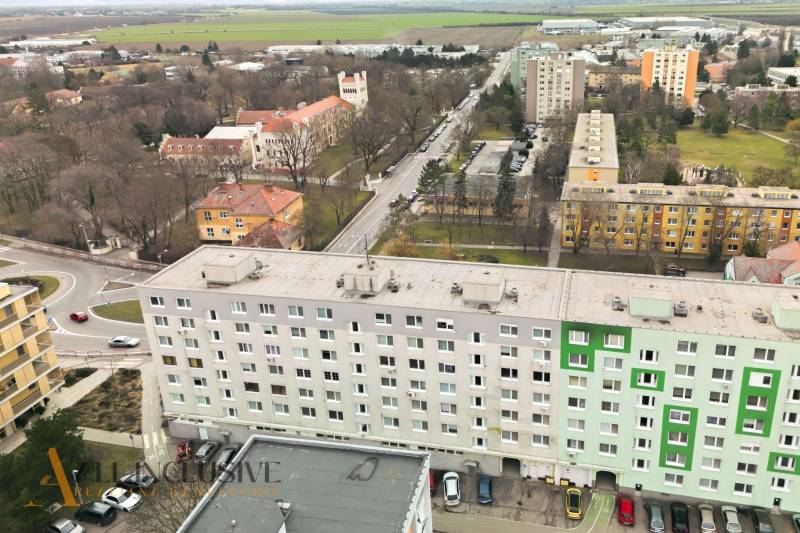 View of the housing estate and greenery on Hlavná Street in Galanta, 3-room apartment.