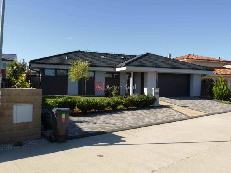 A family house in Banská Bystrica with a garden and a paved driveway.