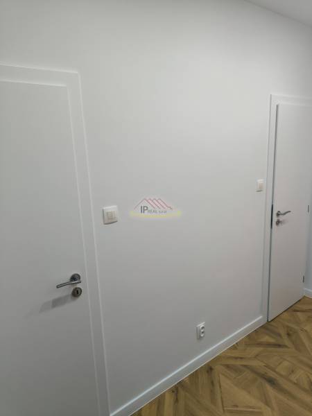 White interior doors in a 4-room apartment with a wooden decor floor.