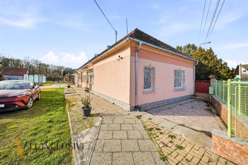 A family house in Vrakúňa, suitable for residential plots, with a landscaped yard.