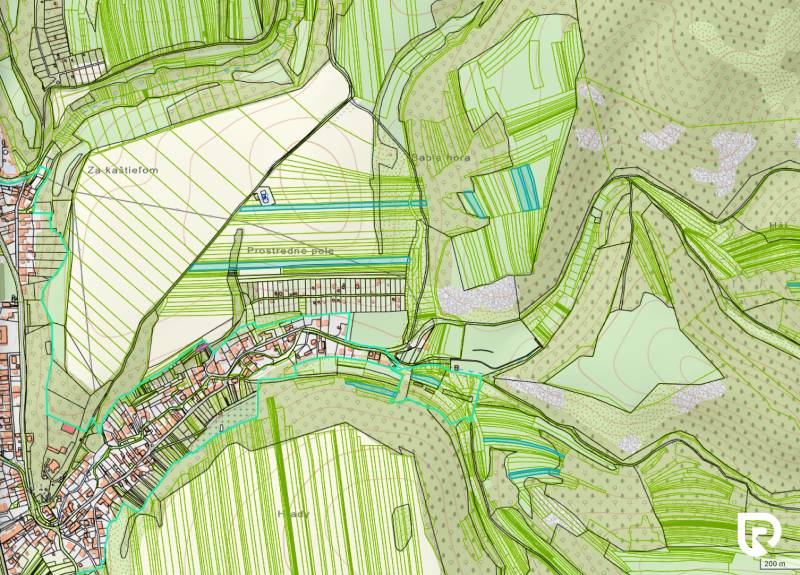 Map of agricultural and forest landscape in the Lúka mountains with various plots and roads.