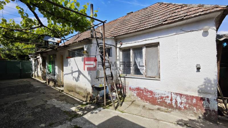 The exterior of an older family house in Dolné Orešany with a covered gallery.