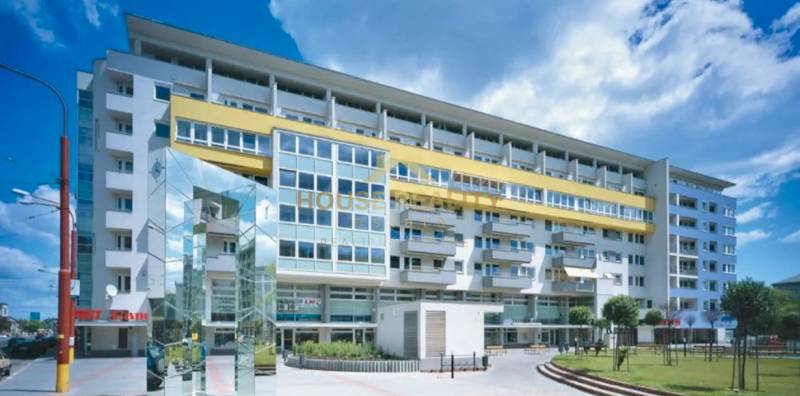 The building on Námestie Martina Benku in Bratislava - Staré Mesto offers 2-room apartments.