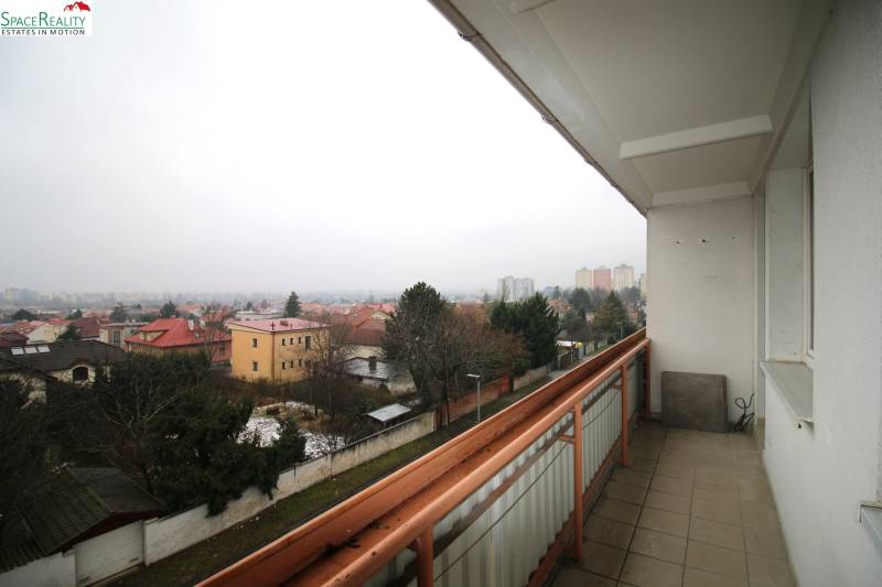 The balcony in the 3-room apartment offers a view of the landscape of Bratislava - Rača and the streets of Kubačova.