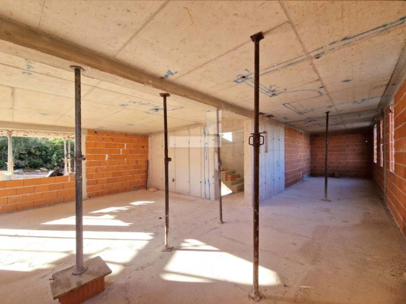 Unfinished construction of a 2-room apartment with brick walls in PETRČANE.