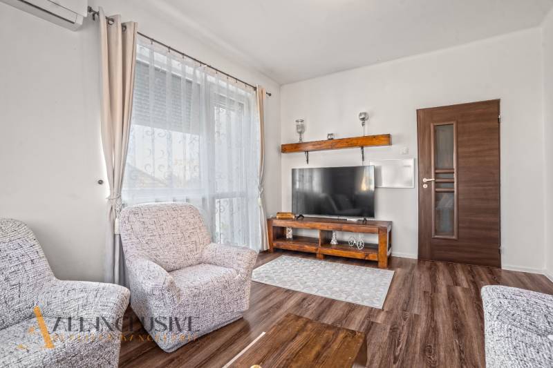 6 - 2025-11-10T112832.607.jpg