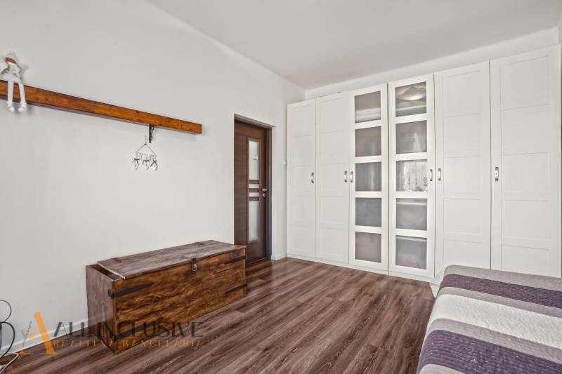 4 - 2025-11-10T112834.593.jpg