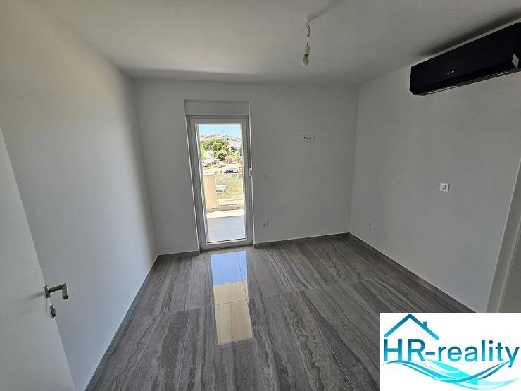 Room in a recreational apartment with a large window and a view of the surroundings.