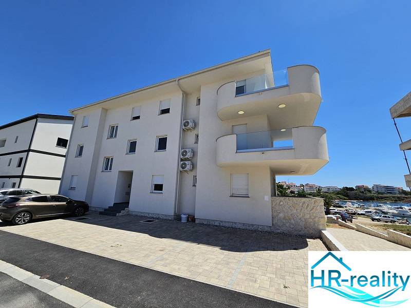 Recreational apartment in Povljana with balconies, parking, and views of the surrounding countryside.