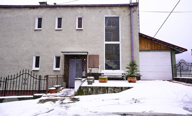 A family house on Gogoľova Street in Trenčianske Teplice with a snow cover.