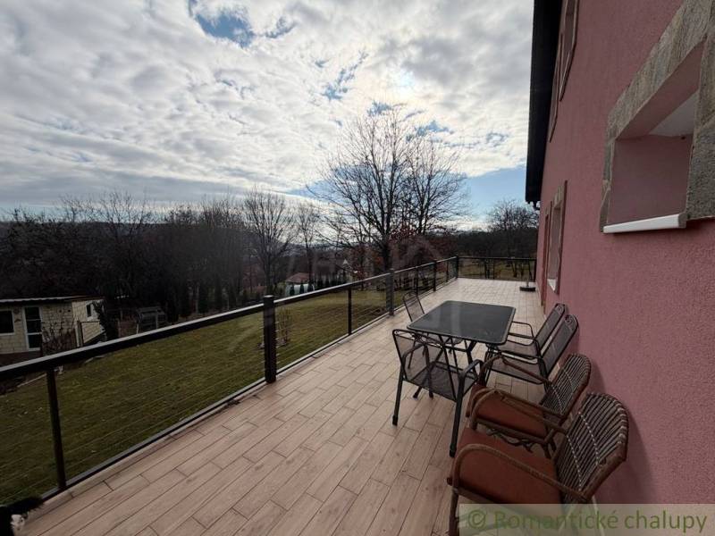 A terrace in a family house in Lukovištia with a view of the garden and the surrounding countryside.