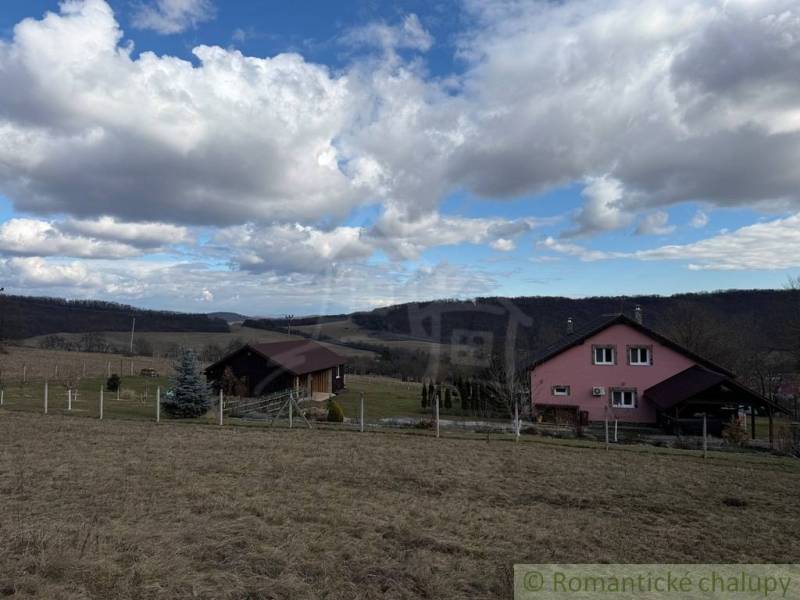 A family house in Lukovištia with a beautiful panoramic view of the surrounding hills.