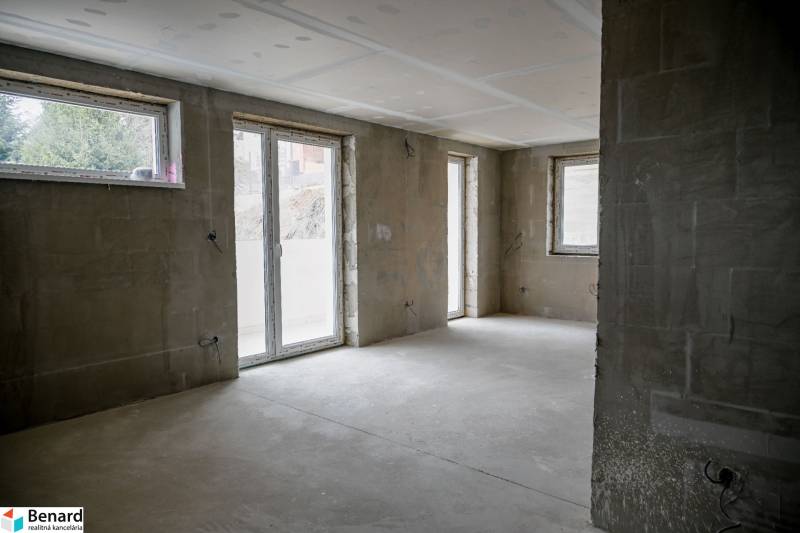 Samozrejme, prosím, poskytnite text, ktorý chcete preložiť do angličtiny.