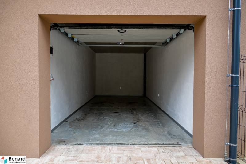 Entrance to a spacious garage with a concrete floor in a 3-room apartment in Stará Ľubovňa.
