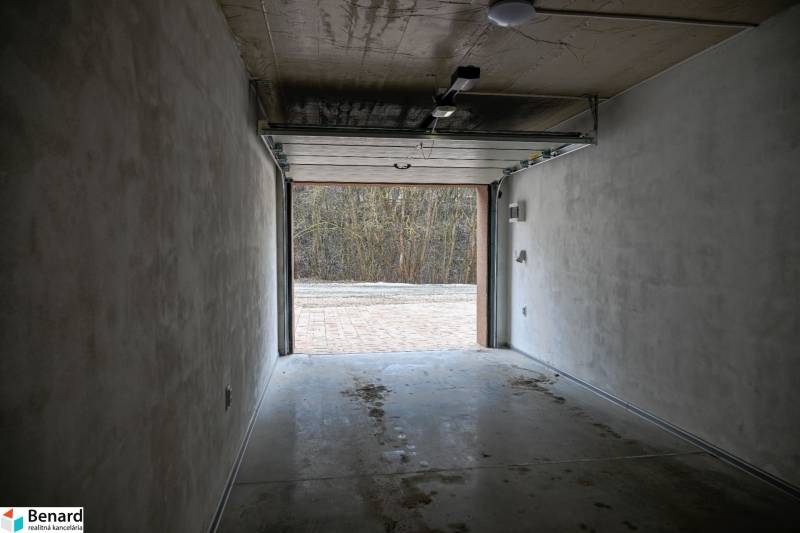 A spacious garage with open doors leading to the exterior in Stará Ľubovňa.