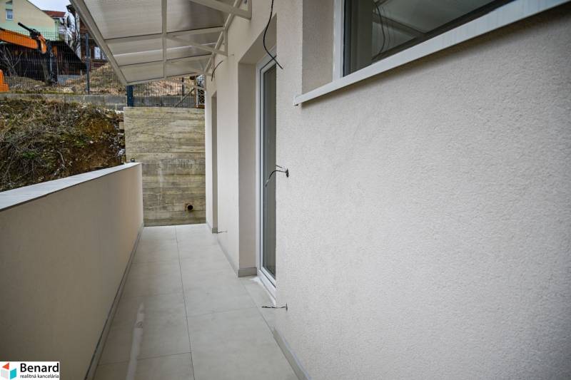 Exterior of a 3-room apartment in Stará Ľubovňa with a white floor and a canopy.